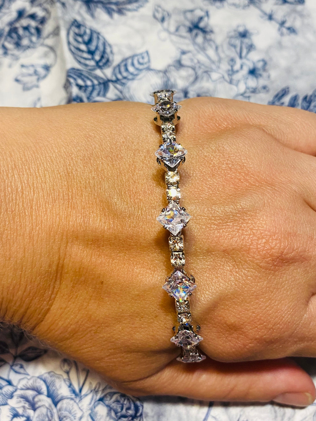 Bangle bracelet