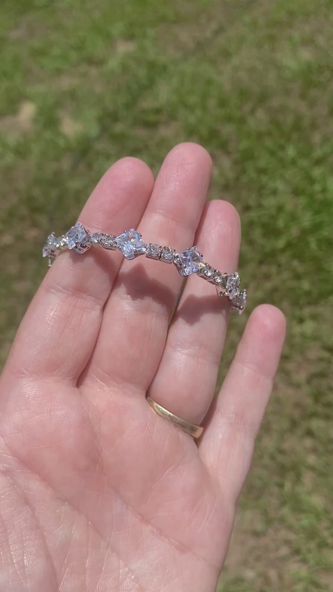 Bangle bracelet